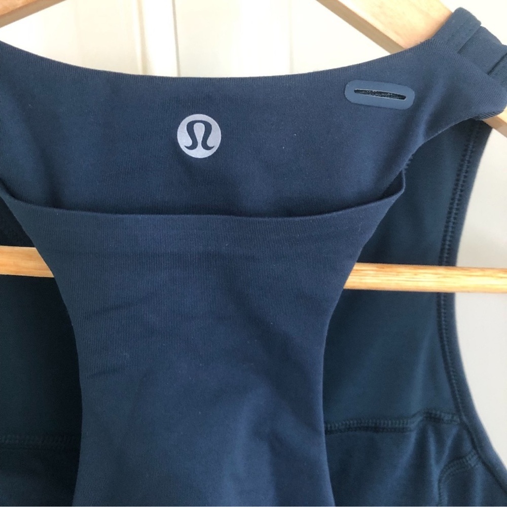 Lululemon Final Lap Tank. Sz 8 - Picture 6 of 9